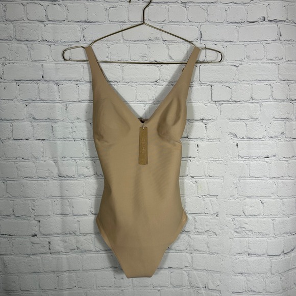 SKIMS Other - NEW SKIMS Body CS Plunge Bodysuit Clay Medium BD-THG-9551W Shapewear NWT